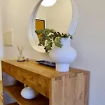 Adam's Place Apartment