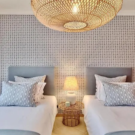 Adam's Place Апартаменты *