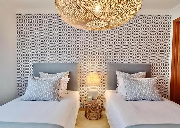 Adam's Place Apartament *